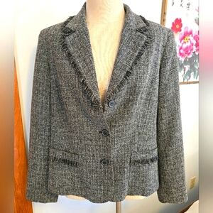NORTON MCNAUGHTON BLACK  & WHITE TWEED BLAZER. SIZE 14.